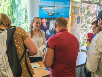 Stand des Hotel Neptun bei der Jobmesse Rostock 2023